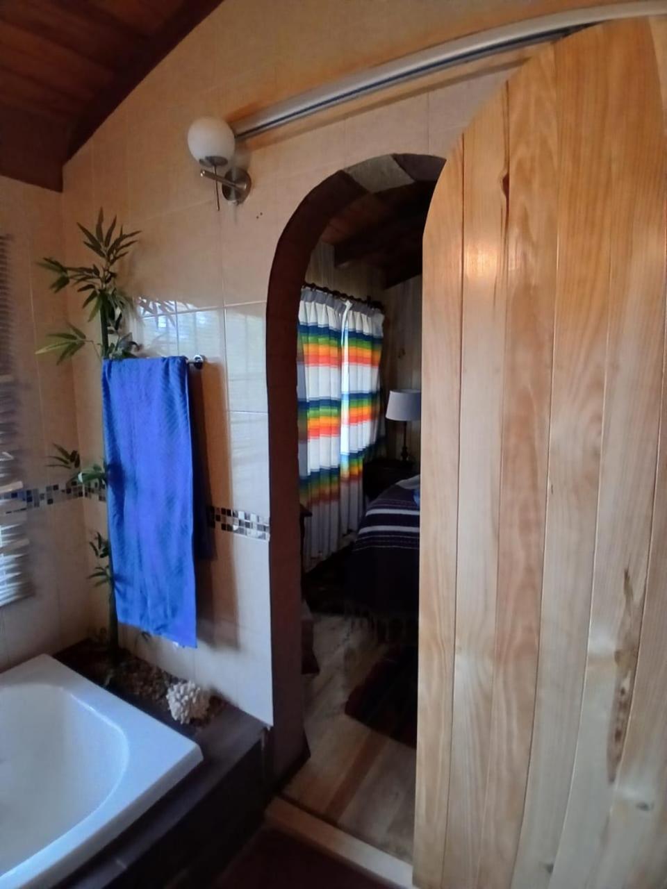 Cabana Con Banera Y Chimeneas En Puesta De Sol El Pacifico Exterior foto